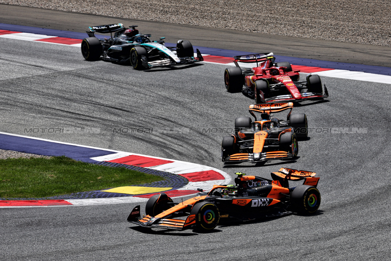 GP AUSTRIA, Lando Norris (GBR) McLaren MCL38.

29.06.2024. Formula 1 World Championship, Rd 11, Austrian Grand Prix, Spielberg, Austria, Sprint e Qualifiche Day.

 - www.xpbimages.com, EMail: requests@xpbimages.com © Copyright: Coates / XPB Images