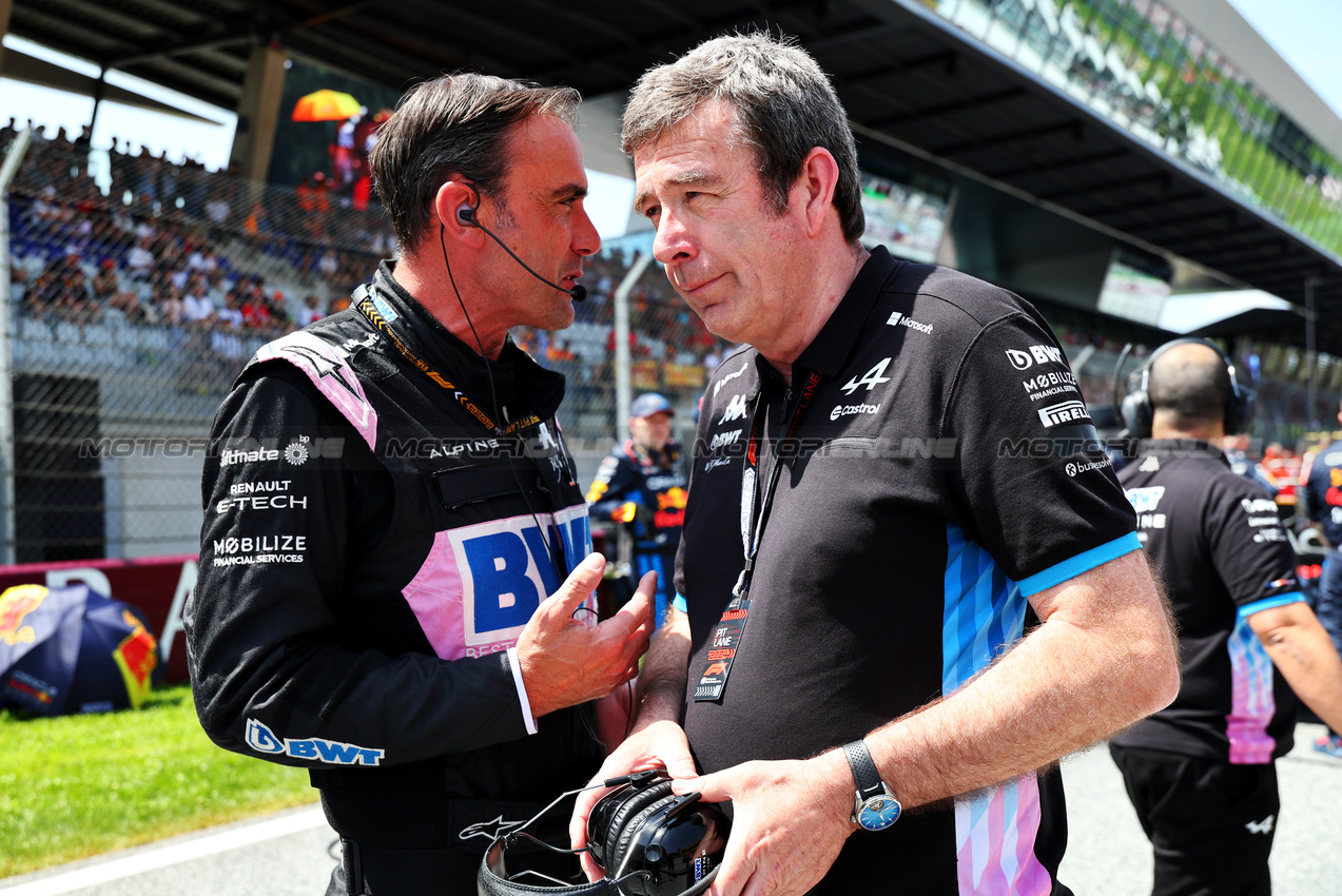 GP AUSTRIA, (L to R): Jason Milligan (GBR) Alpine F1 Team Chief Mechanic with Bruno Famin (FRA) Alpine Motorsports Vice President e Alpine F1 Team Team Principal on the grid.

29.06.2024. Formula 1 World Championship, Rd 11, Austrian Grand Prix, Spielberg, Austria, Sprint e Qualifiche Day.

- www.xpbimages.com, EMail: requests@xpbimages.com © Copyright: Batchelor / XPB Images