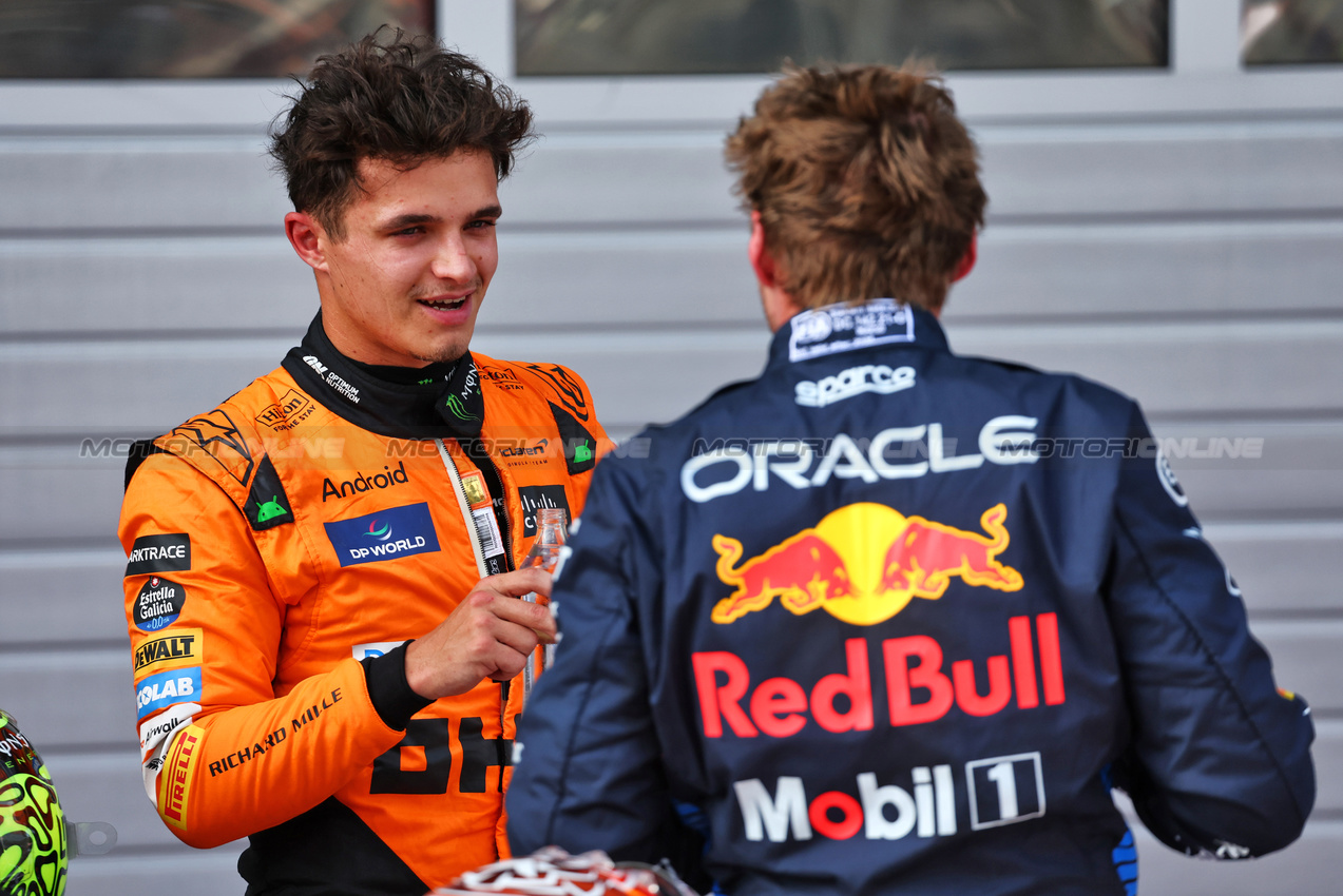 GP AUSTRIA, (L to R): Second placed Lando Norris (GBR) McLaren in qualifying parc ferme with pole sitter Max Verstappen (NLD) Red Bull Racing.

29.06.2024. Formula 1 World Championship, Rd 11, Austrian Grand Prix, Spielberg, Austria, Sprint e Qualifiche Day.

- www.xpbimages.com, EMail: requests@xpbimages.com © Copyright: Batchelor / XPB Images