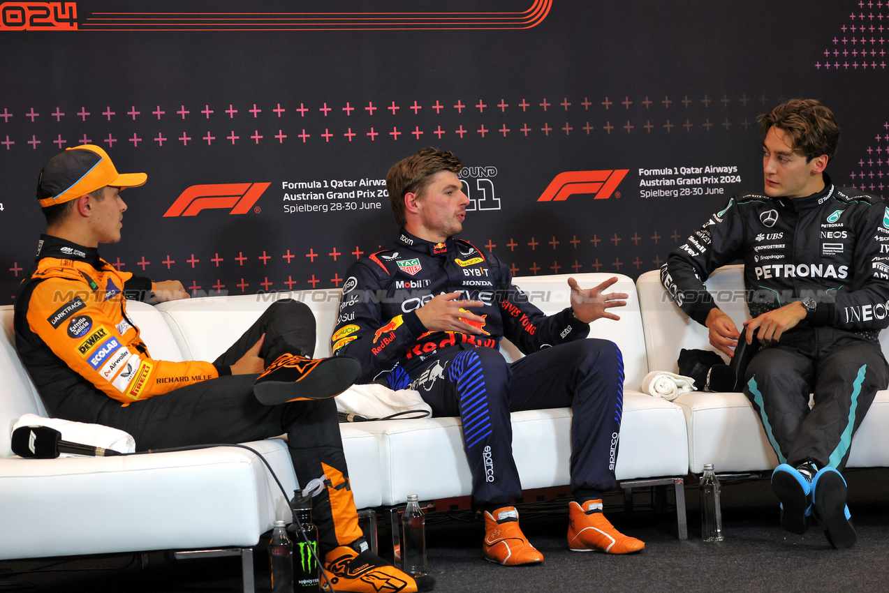 GP AUSTRIA, (L to R): Lando Norris (GBR) McLaren; Max Verstappen (NLD) Red Bull Racing; e George Russell (GBR) Mercedes AMG F1, in the post qualifying FIA Press Conference.

29.06.2024. Formula 1 World Championship, Rd 11, Austrian Grand Prix, Spielberg, Austria, Sprint e Qualifiche Day.

- www.xpbimages.com, EMail: requests@xpbimages.com © Copyright: Bearne / XPB Images