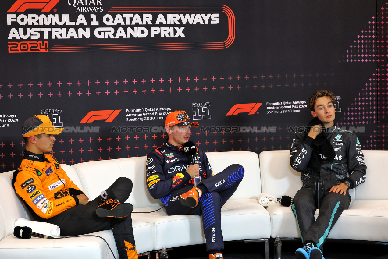 GP AUSTRIA, (L to R): Lando Norris (GBR) McLaren; Max Verstappen (NLD) Red Bull Racing; e George Russell (GBR) Mercedes AMG F1, in the post qualifying FIA Press Conference.

29.06.2024. Formula 1 World Championship, Rd 11, Austrian Grand Prix, Spielberg, Austria, Sprint e Qualifiche Day.

- www.xpbimages.com, EMail: requests@xpbimages.com © Copyright: Bearne / XPB Images