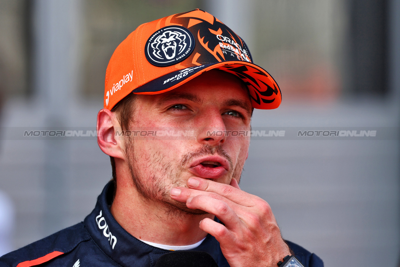 GP AUSTRIA, Pole sitter Max Verstappen (NLD) Red Bull Racing in qualifying parc ferme.

29.06.2024. Formula 1 World Championship, Rd 11, Austrian Grand Prix, Spielberg, Austria, Sprint e Qualifiche Day.

 - www.xpbimages.com, EMail: requests@xpbimages.com © Copyright: Coates / XPB Images