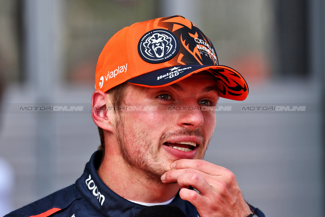 GP AUSTRIA, Pole sitter Max Verstappen (NLD) Red Bull Racing in qualifying parc ferme.

29.06.2024. Formula 1 World Championship, Rd 11, Austrian Grand Prix, Spielberg, Austria, Sprint e Qualifiche Day.

 - www.xpbimages.com, EMail: requests@xpbimages.com © Copyright: Coates / XPB Images