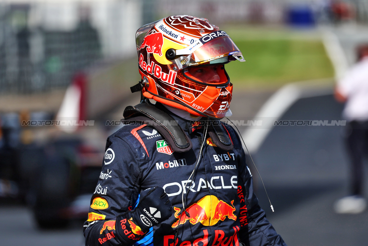 GP AUSTRIA, Max Verstappen (NLD) Red Bull Racing celebrates his pole position in qualifying parc ferme.

29.06.2024. Formula 1 World Championship, Rd 11, Austrian Grand Prix, Spielberg, Austria, Sprint e Qualifiche Day.

 - www.xpbimages.com, EMail: requests@xpbimages.com © Copyright: Coates / XPB Images