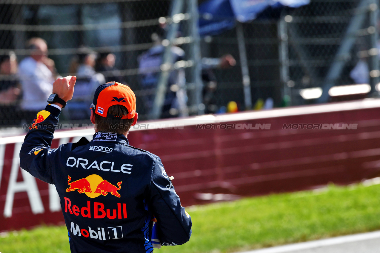 GP AUSTRIA, Max Verstappen (NLD) Red Bull Racing celebrates his pole position in qualifying parc ferme.

29.06.2024. Formula 1 World Championship, Rd 11, Austrian Grand Prix, Spielberg, Austria, Sprint e Qualifiche Day.

 - www.xpbimages.com, EMail: requests@xpbimages.com © Copyright: Coates / XPB Images