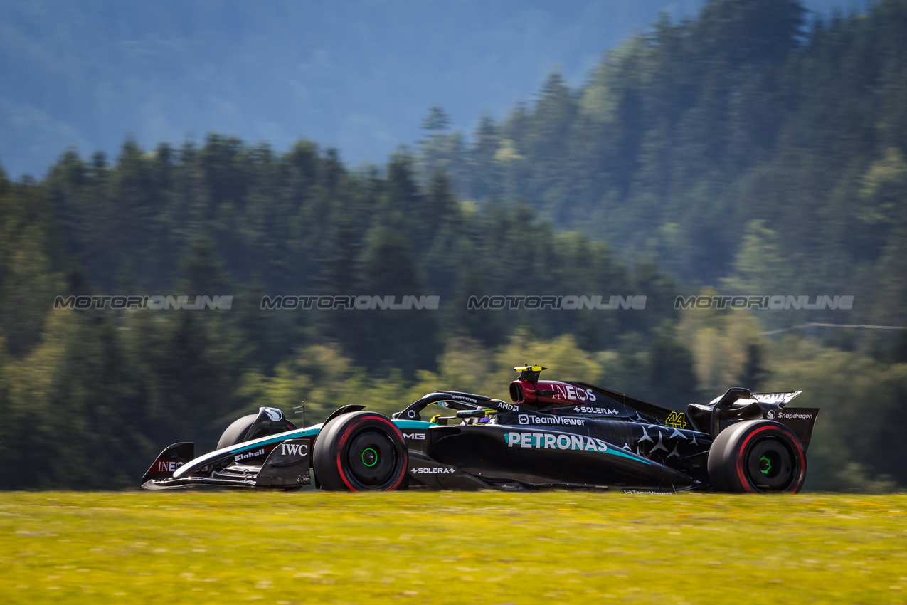 GP AUSTRIA, Lewis Hamilton (GBR) Mercedes AMG F1 W15.

29.06.2024. Formula 1 World Championship, Rd 11, Austrian Grand Prix, Spielberg, Austria, Sprint e Qualifiche Day.

- www.xpbimages.com, EMail: requests@xpbimages.com © Copyright: Bearne / XPB Images