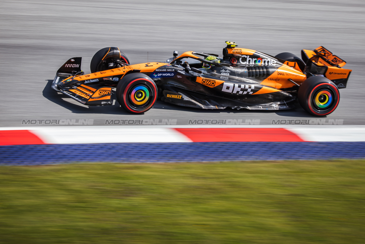 GP AUSTRIA, Lando Norris (GBR) McLaren MCL38.

29.06.2024. Formula 1 World Championship, Rd 11, Austrian Grand Prix, Spielberg, Austria, Sprint e Qualifiche Day.

- www.xpbimages.com, EMail: requests@xpbimages.com © Copyright: Bearne / XPB Images