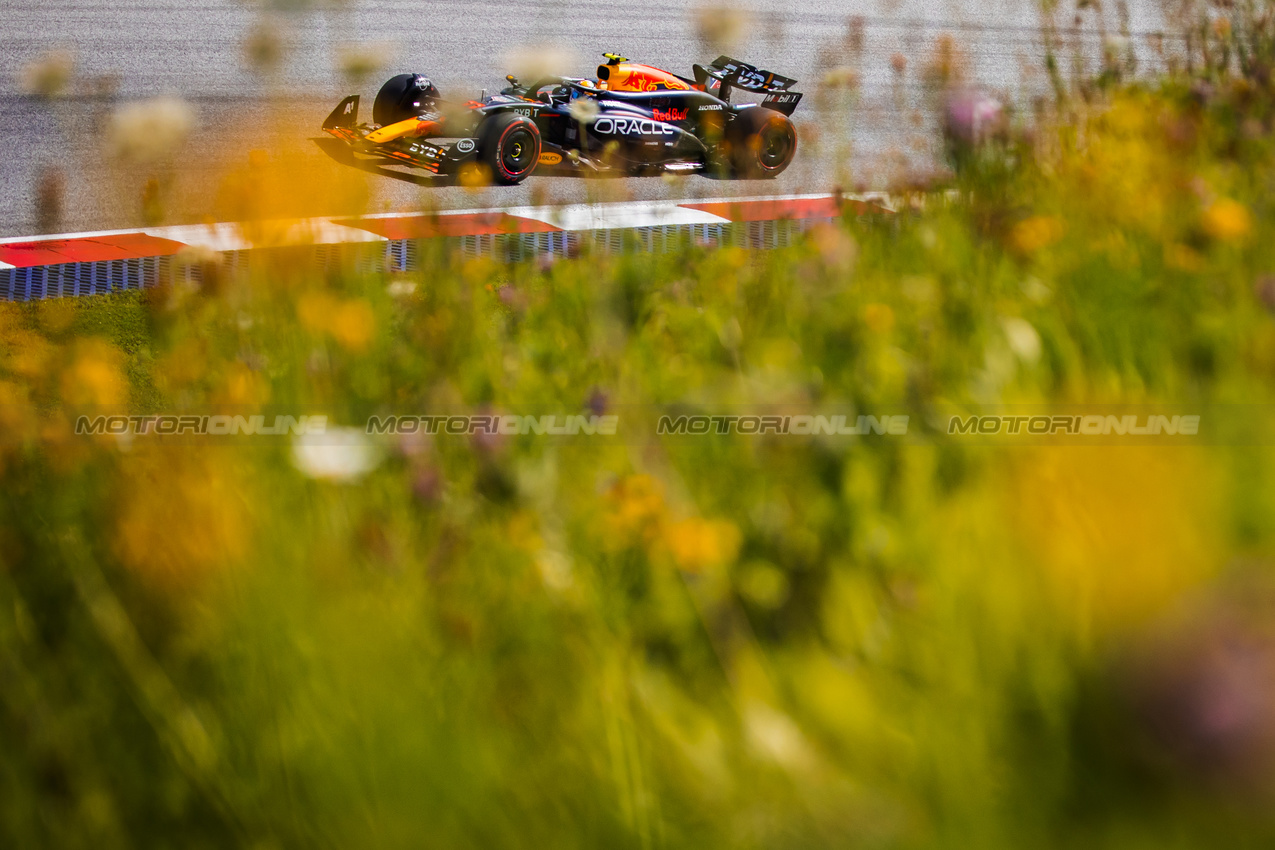 GP AUSTRIA, Sergio Perez (MEX) Red Bull Racing RB20.

29.06.2024. Formula 1 World Championship, Rd 11, Austrian Grand Prix, Spielberg, Austria, Sprint e Qualifiche Day.

- www.xpbimages.com, EMail: requests@xpbimages.com © Copyright: Bearne / XPB Images