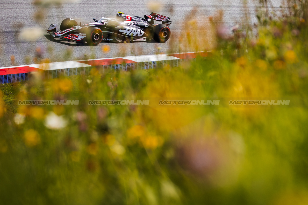 GP AUSTRIA, Nico Hulkenberg (GER) Haas VF-24.

29.06.2024. Formula 1 World Championship, Rd 11, Austrian Grand Prix, Spielberg, Austria, Sprint e Qualifiche Day.

- www.xpbimages.com, EMail: requests@xpbimages.com © Copyright: Bearne / XPB Images