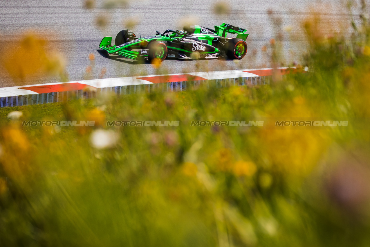 GP AUSTRIA, Zhou Guanyu (CHN) Sauber C44.

29.06.2024. Formula 1 World Championship, Rd 11, Austrian Grand Prix, Spielberg, Austria, Sprint e Qualifiche Day.

- www.xpbimages.com, EMail: requests@xpbimages.com © Copyright: Bearne / XPB Images