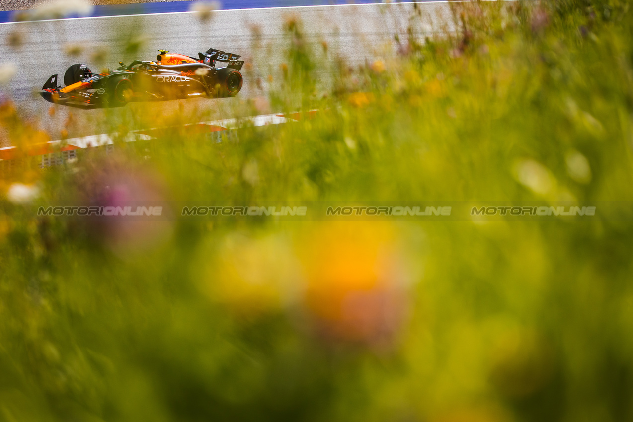 GP AUSTRIA, Sergio Perez (MEX) Red Bull Racing RB20.

29.06.2024. Formula 1 World Championship, Rd 11, Austrian Grand Prix, Spielberg, Austria, Sprint e Qualifiche Day.

- www.xpbimages.com, EMail: requests@xpbimages.com © Copyright: Bearne / XPB Images