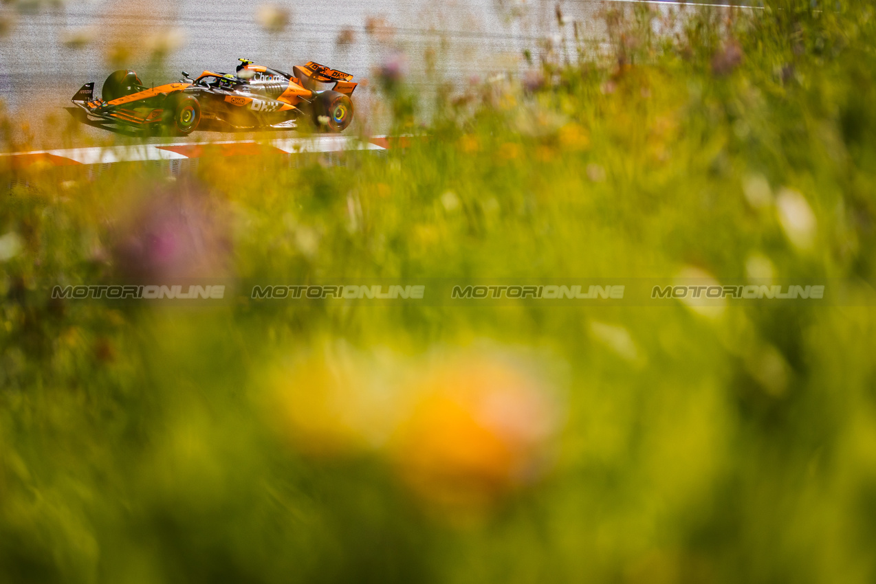 GP AUSTRIA, Lando Norris (GBR) McLaren MCL38.

29.06.2024. Formula 1 World Championship, Rd 11, Austrian Grand Prix, Spielberg, Austria, Sprint e Qualifiche Day.

- www.xpbimages.com, EMail: requests@xpbimages.com © Copyright: Bearne / XPB Images