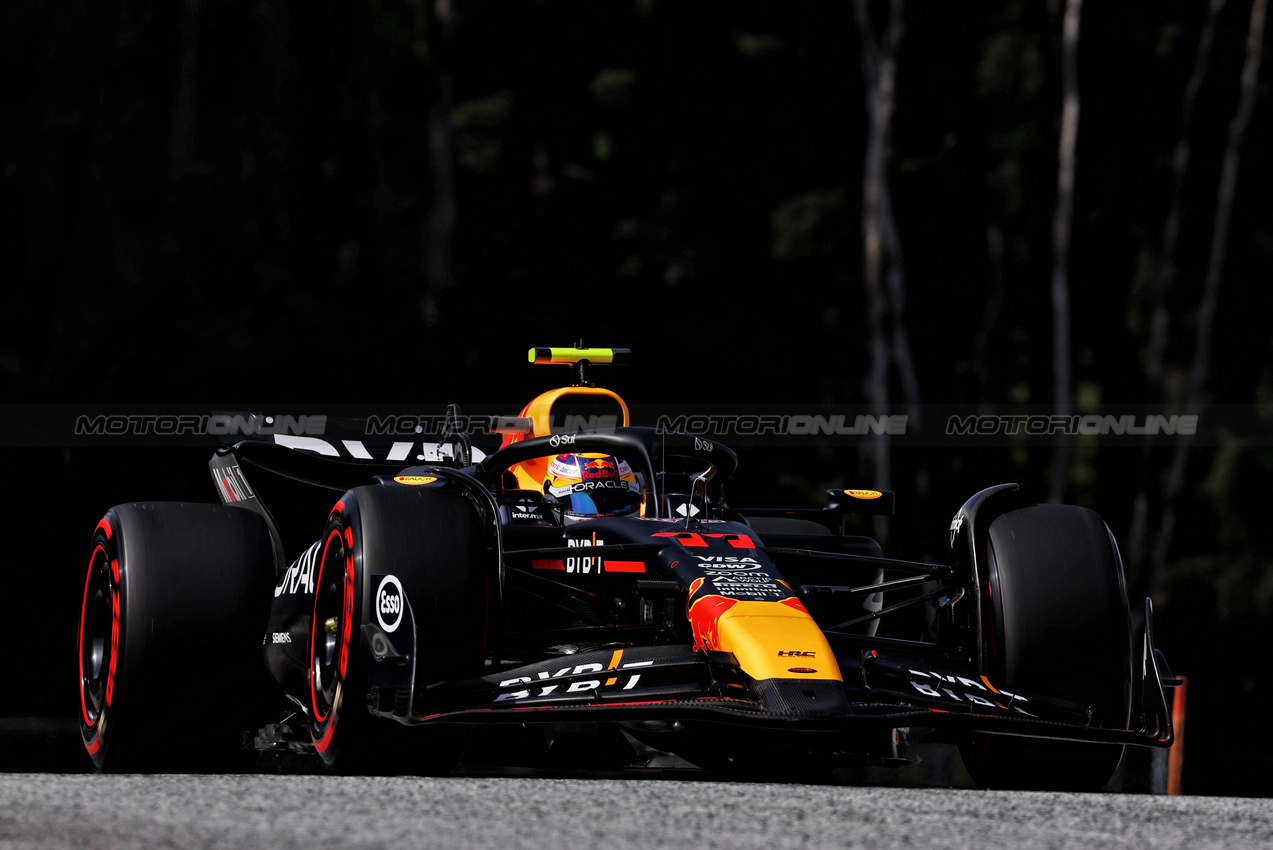 GP AUSTRIA, Sergio Perez (MEX) Red Bull Racing RB20.

29.06.2024. Formula 1 World Championship, Rd 11, Austrian Grand Prix, Spielberg, Austria, Sprint e Qualifiche Day.

 - www.xpbimages.com, EMail: requests@xpbimages.com © Copyright: Coates / XPB Images