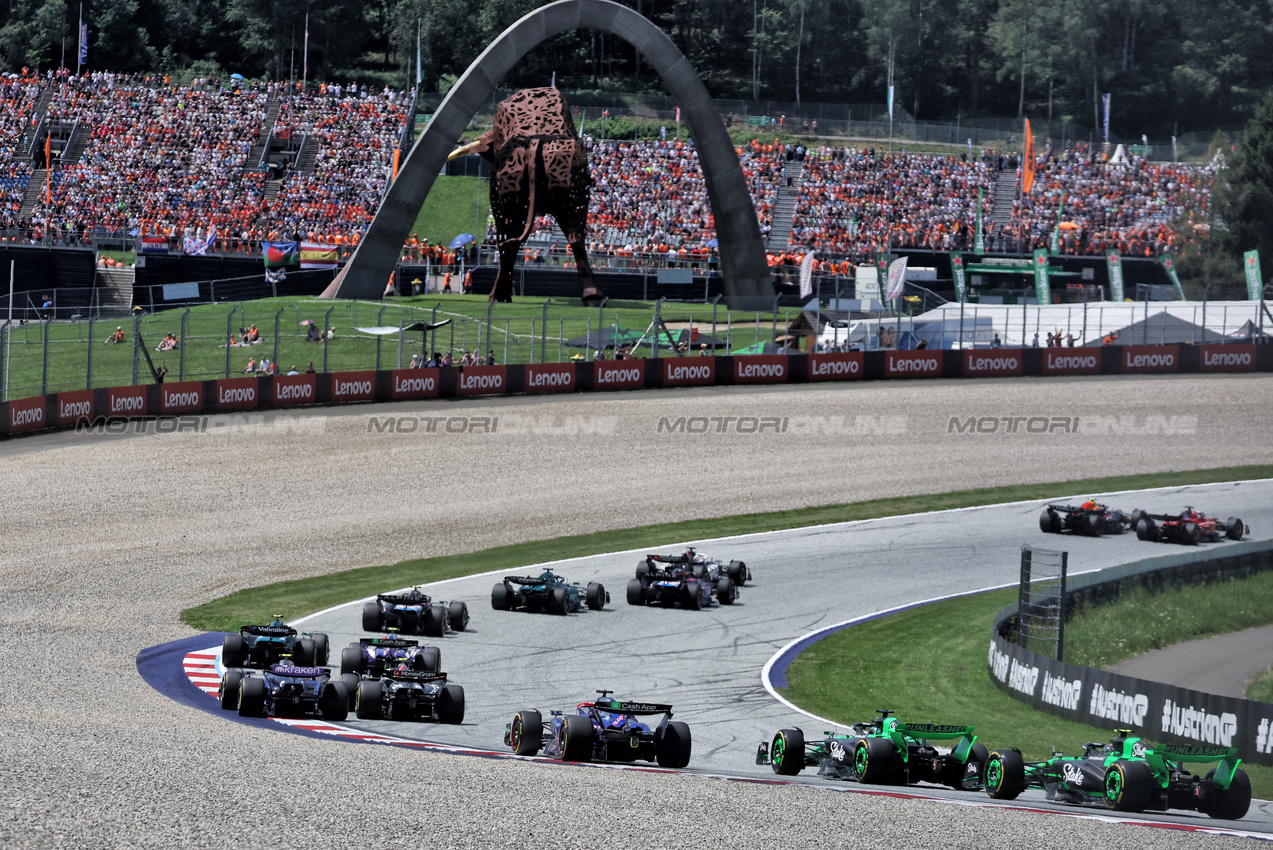 GP AUSTRIA, Zhou Guanyu (CHN) Sauber C44 at the partenza of Sprint.

29.06.2024. Formula 1 World Championship, Rd 11, Austrian Grand Prix, Spielberg, Austria, Sprint e Qualifiche Day.

- www.xpbimages.com, EMail: requests@xpbimages.com © Copyright: Bearne / XPB Images