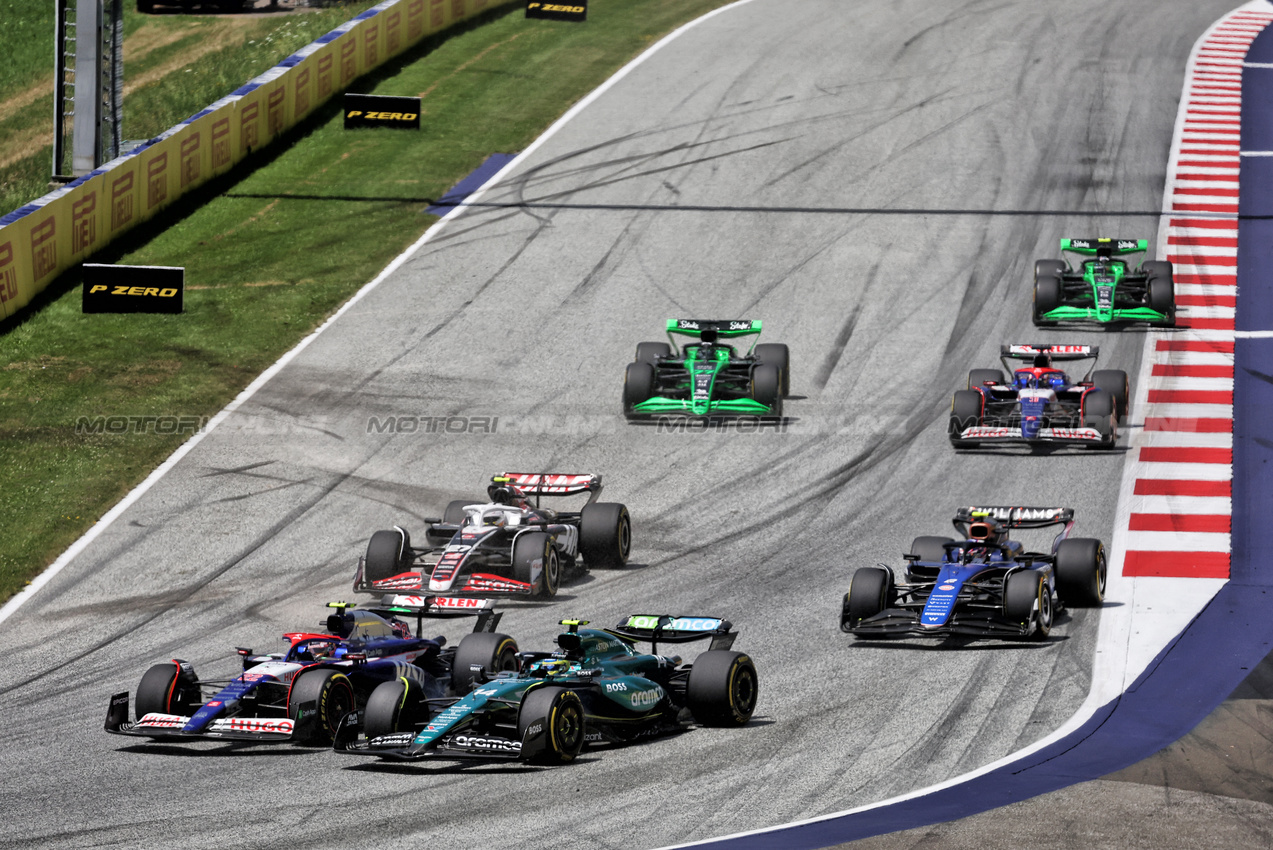 GP AUSTRIA, (L to R): Yuki Tsunoda (JPN) RB VCARB 01 e Fernando Alonso (ESP) Aston Martin F1 Team AMR24 at the partenza of Sprint.

29.06.2024. Formula 1 World Championship, Rd 11, Austrian Grand Prix, Spielberg, Austria, Sprint e Qualifiche Day.

- www.xpbimages.com, EMail: requests@xpbimages.com © Copyright: Bearne / XPB Images