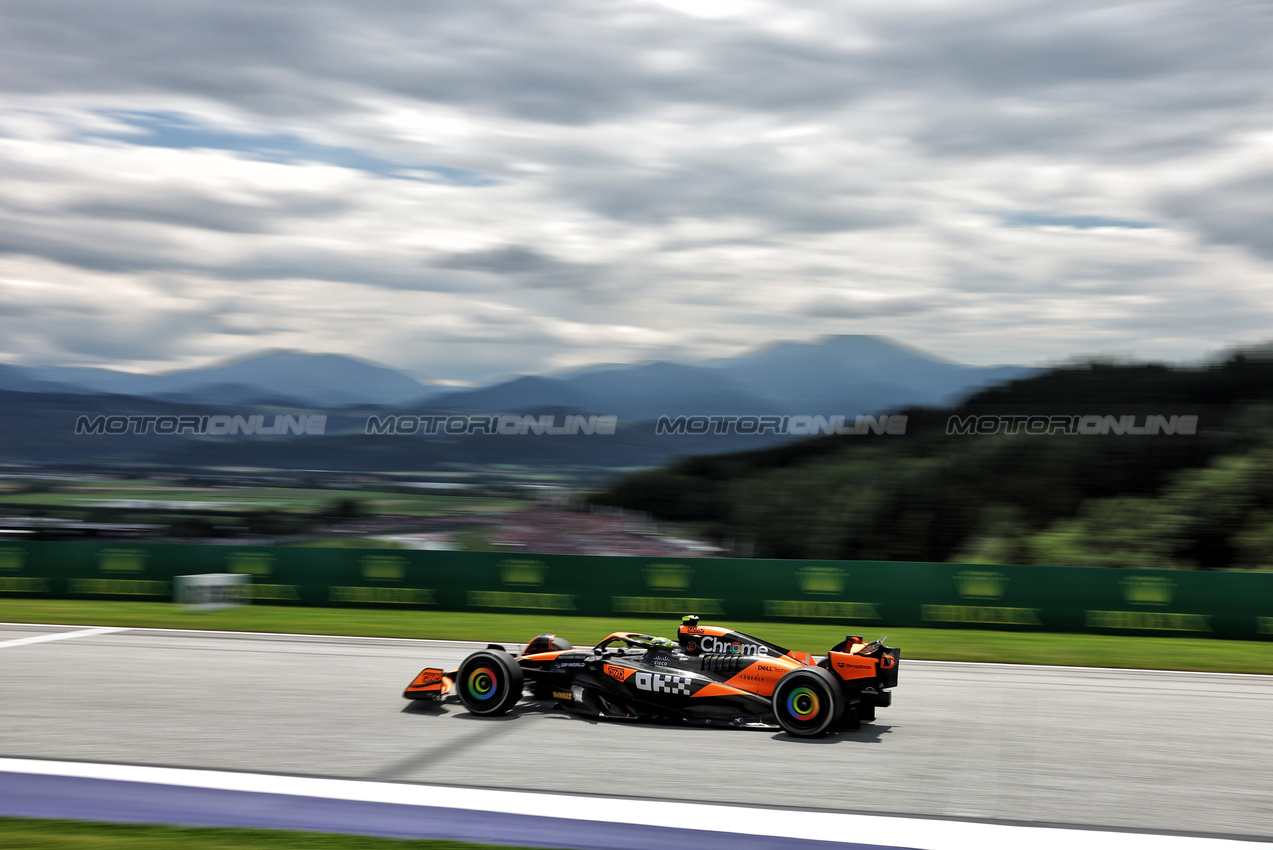GP AUSTRIA, Lando Norris (GBR) McLaren MCL38.

28.06.2024. Formula 1 World Championship, Rd 11, Austrian Grand Prix, Spielberg, Austria, Sprint Qualifiche Day.

- www.xpbimages.com, EMail: requests@xpbimages.com © Copyright: Bearne / XPB Images
