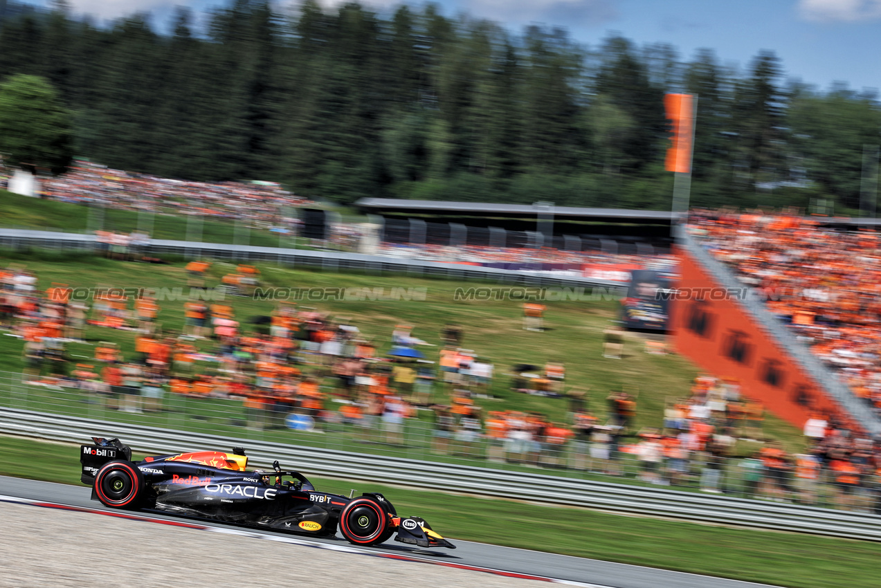 GP AUSTRIA, Max Verstappen (NLD) Red Bull Racing RB20 celebrates his pole position in Sprint qualifying.

28.06.2024. Formula 1 World Championship, Rd 11, Austrian Grand Prix, Spielberg, Austria, Sprint Qualifiche Day.

- www.xpbimages.com, EMail: requests@xpbimages.com © Copyright: Bearne / XPB Images