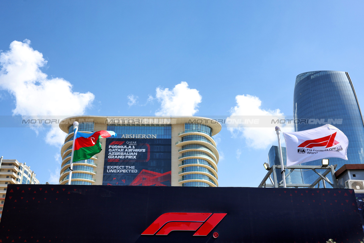 GP AZERBAIJAN, Paddock Atmosfera.

15.09.2024. Formula 1 World Championship, Rd 17, Azerbaijan Grand Prix, Baku Street Circuit, Azerbaijan, Gara Day.

- www.xpbimages.com, EMail: requests@xpbimages.com © Copyright: Bearne / XPB Images