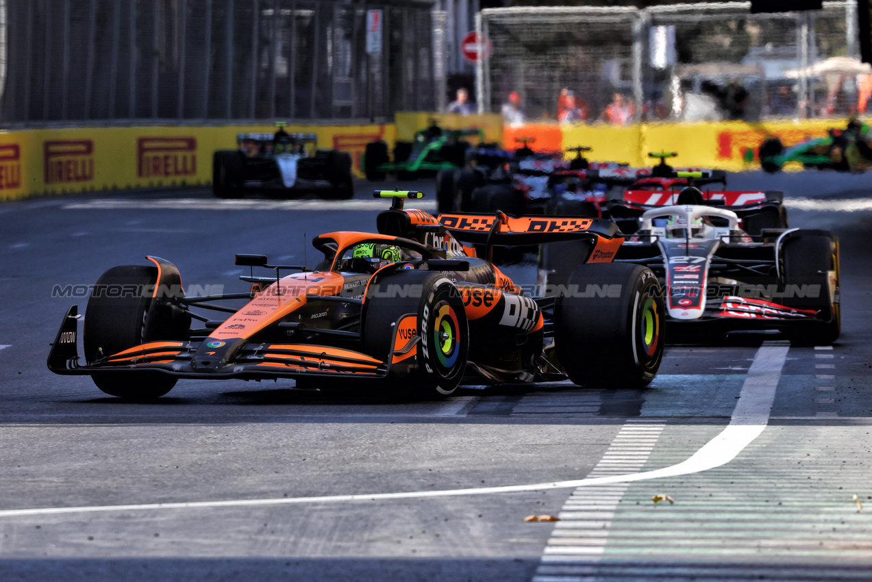 GP AZERBAIJAN, Lando Norris (GBR) McLaren MCL38.

15.09.2024. Formula 1 World Championship, Rd 17, Azerbaijan Grand Prix, Baku Street Circuit, Azerbaijan, Gara Day.

- www.xpbimages.com, EMail: requests@xpbimages.com © Copyright: Charniaux / XPB Images