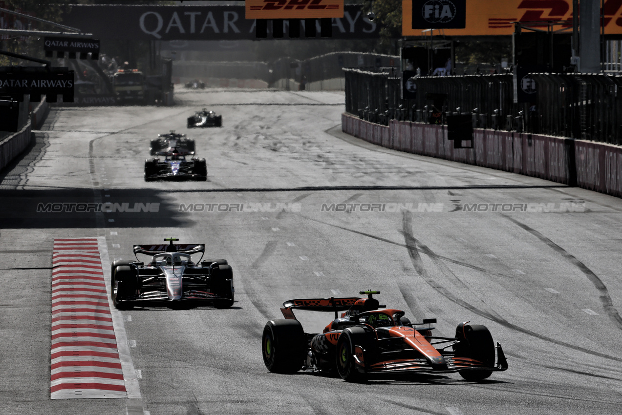 GP AZERBAIJAN, Lando Norris (GBR) McLaren MCL38.

15.09.2024. Formula 1 World Championship, Rd 17, Azerbaijan Grand Prix, Baku Street Circuit, Azerbaijan, Gara Day.

- www.xpbimages.com, EMail: requests@xpbimages.com © Copyright: Batchelor / XPB Images