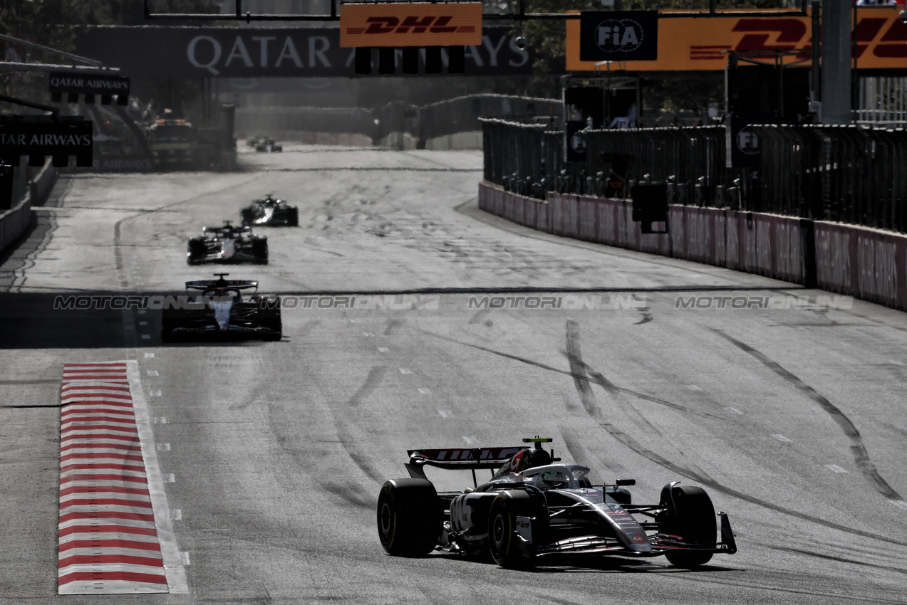 GP AZERBAIJAN, Nico Hulkenberg (GER) Haas VF-24.

15.09.2024. Formula 1 World Championship, Rd 17, Azerbaijan Grand Prix, Baku Street Circuit, Azerbaijan, Gara Day.

- www.xpbimages.com, EMail: requests@xpbimages.com © Copyright: Batchelor / XPB Images