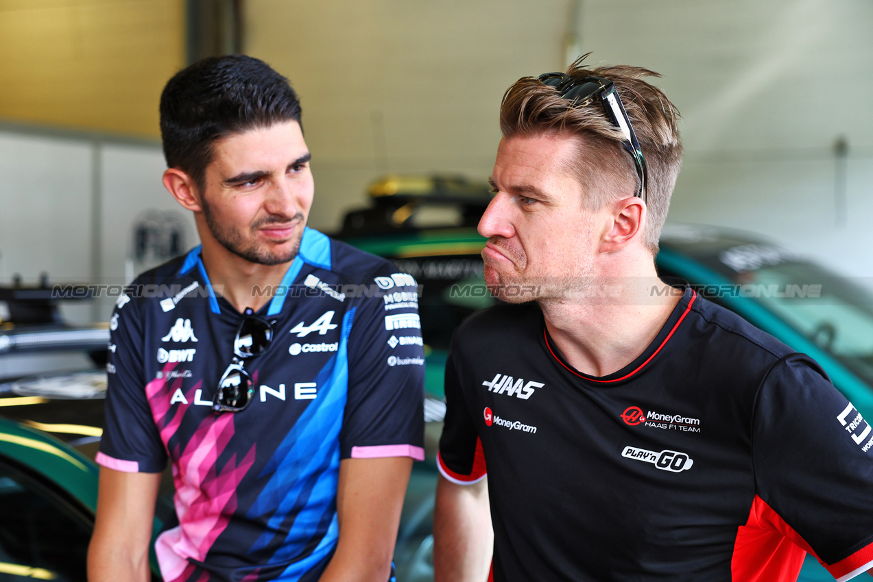 GP AZERBAIJAN, (L to R): Esteban Ocon (FRA) Alpine F1 Team e Nico Hulkenberg (GER) Haas F1 Team on the drivers' parade.

15.09.2024. Formula 1 World Championship, Rd 17, Azerbaijan Grand Prix, Baku Street Circuit, Azerbaijan, Gara Day.

- www.xpbimages.com, EMail: requests@xpbimages.com © Copyright: Batchelor / XPB Images