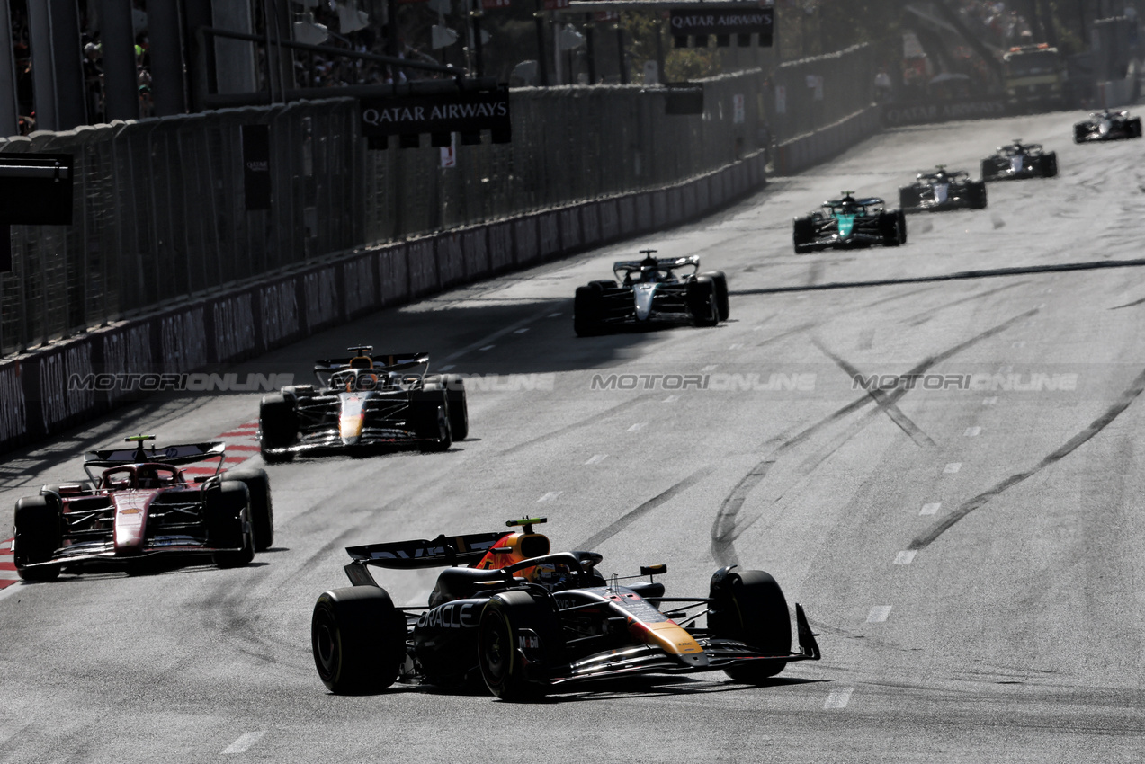 GP AZERBAIJAN, Sergio Perez (MEX) Red Bull Racing RB20.

15.09.2024. Formula 1 World Championship, Rd 17, Azerbaijan Grand Prix, Baku Street Circuit, Azerbaijan, Gara Day.

- www.xpbimages.com, EMail: requests@xpbimages.com © Copyright: Batchelor / XPB Images