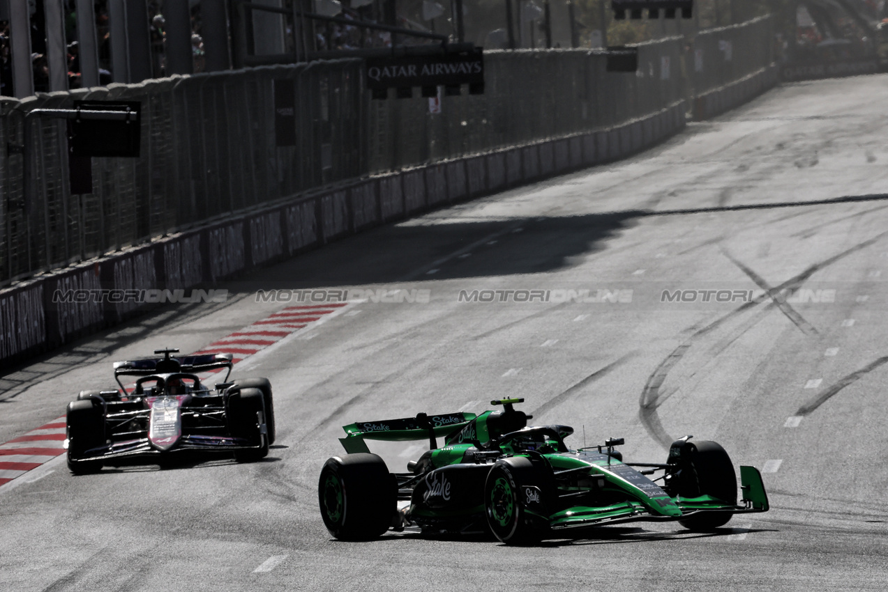 GP AZERBAIJAN, Zhou Guanyu (CHN) Sauber C44.

15.09.2024. Formula 1 World Championship, Rd 17, Azerbaijan Grand Prix, Baku Street Circuit, Azerbaijan, Gara Day.

- www.xpbimages.com, EMail: requests@xpbimages.com © Copyright: Batchelor / XPB Images