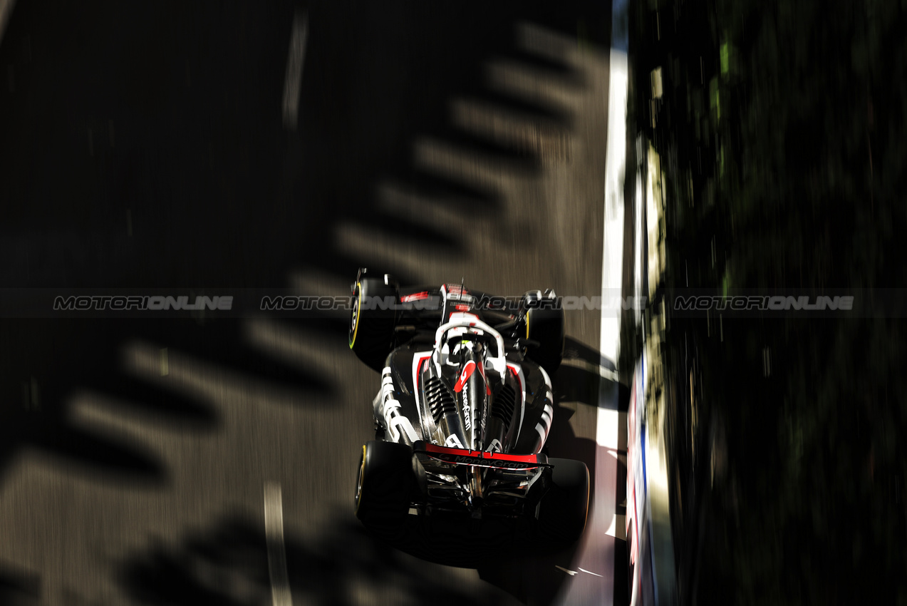 GP AZERBAIJAN, Oliver Bearman (GBR) Haas VF-24.

15.09.2024. Formula 1 World Championship, Rd 17, Azerbaijan Grand Prix, Baku Street Circuit, Azerbaijan, Gara Day.

- www.xpbimages.com, EMail: requests@xpbimages.com © Copyright: Bearne / XPB Images