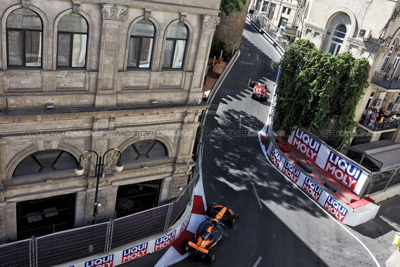 GP AZERBAIJAN, Charles Leclerc (MON) Ferrari SF-24 davanti a Oscar Piastri (AUS) McLaren MCL38.

15.09.2024. Formula 1 World Championship, Rd 17, Azerbaijan Grand Prix, Baku Street Circuit, Azerbaijan, Gara Day.

- www.xpbimages.com, EMail: requests@xpbimages.com © Copyright: Bearne / XPB Images