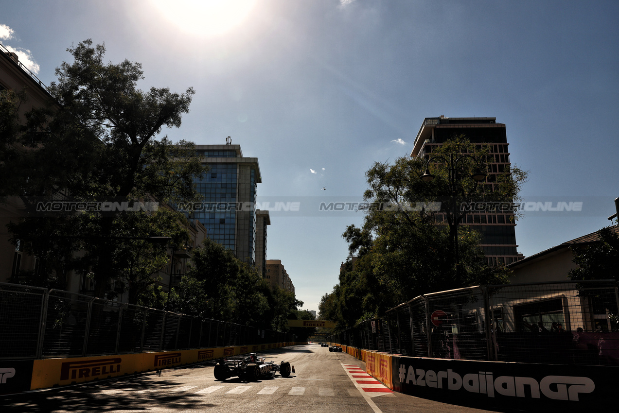 GP AZERBAIJAN, Oliver Bearman (GBR) Haas VF-24.

15.09.2024. Formula 1 World Championship, Rd 17, Azerbaijan Grand Prix, Baku Street Circuit, Azerbaijan, Gara Day.

 - www.xpbimages.com, EMail: requests@xpbimages.com © Copyright: Coates / XPB Images