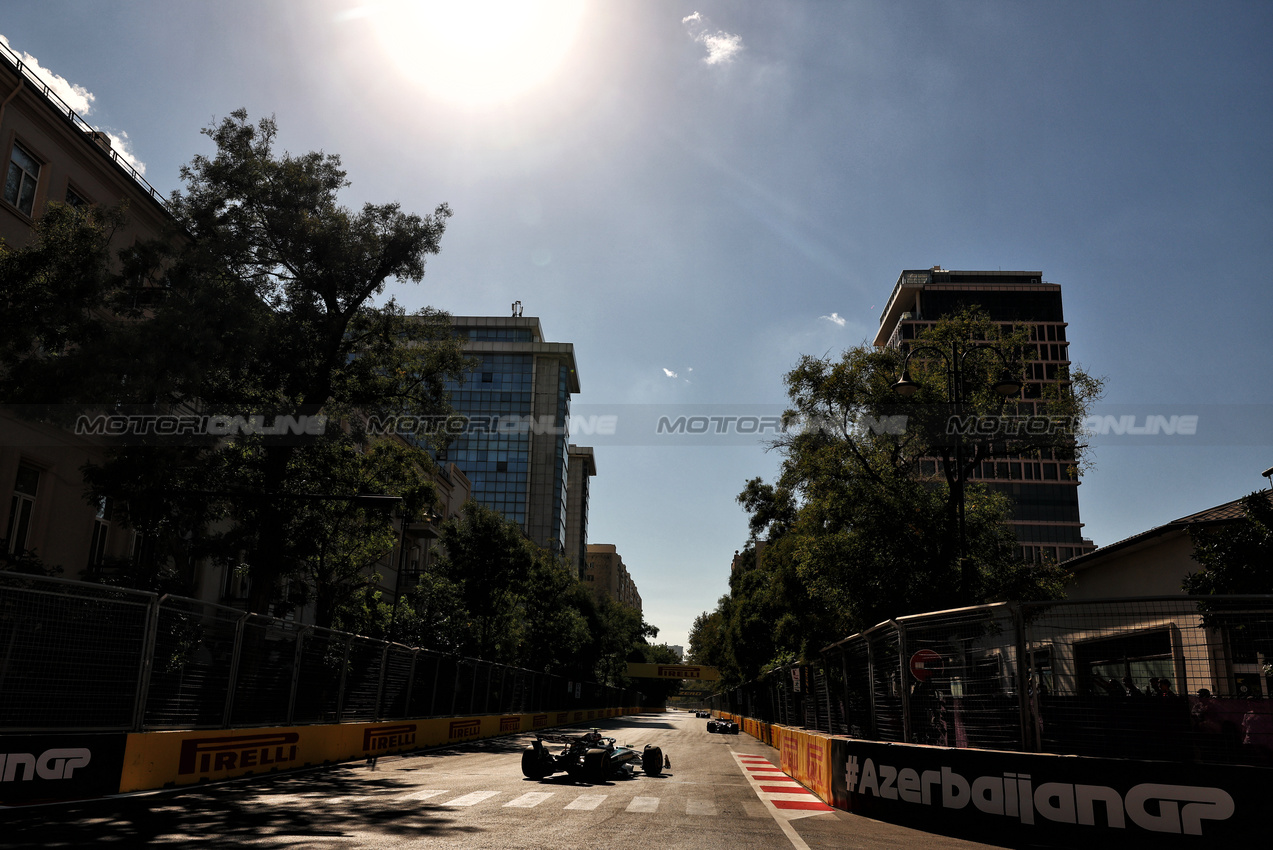 GP AZERBAIJAN, Lewis Hamilton (GBR) Mercedes AMG F1 W15.

15.09.2024. Formula 1 World Championship, Rd 17, Azerbaijan Grand Prix, Baku Street Circuit, Azerbaijan, Gara Day.

 - www.xpbimages.com, EMail: requests@xpbimages.com © Copyright: Coates / XPB Images