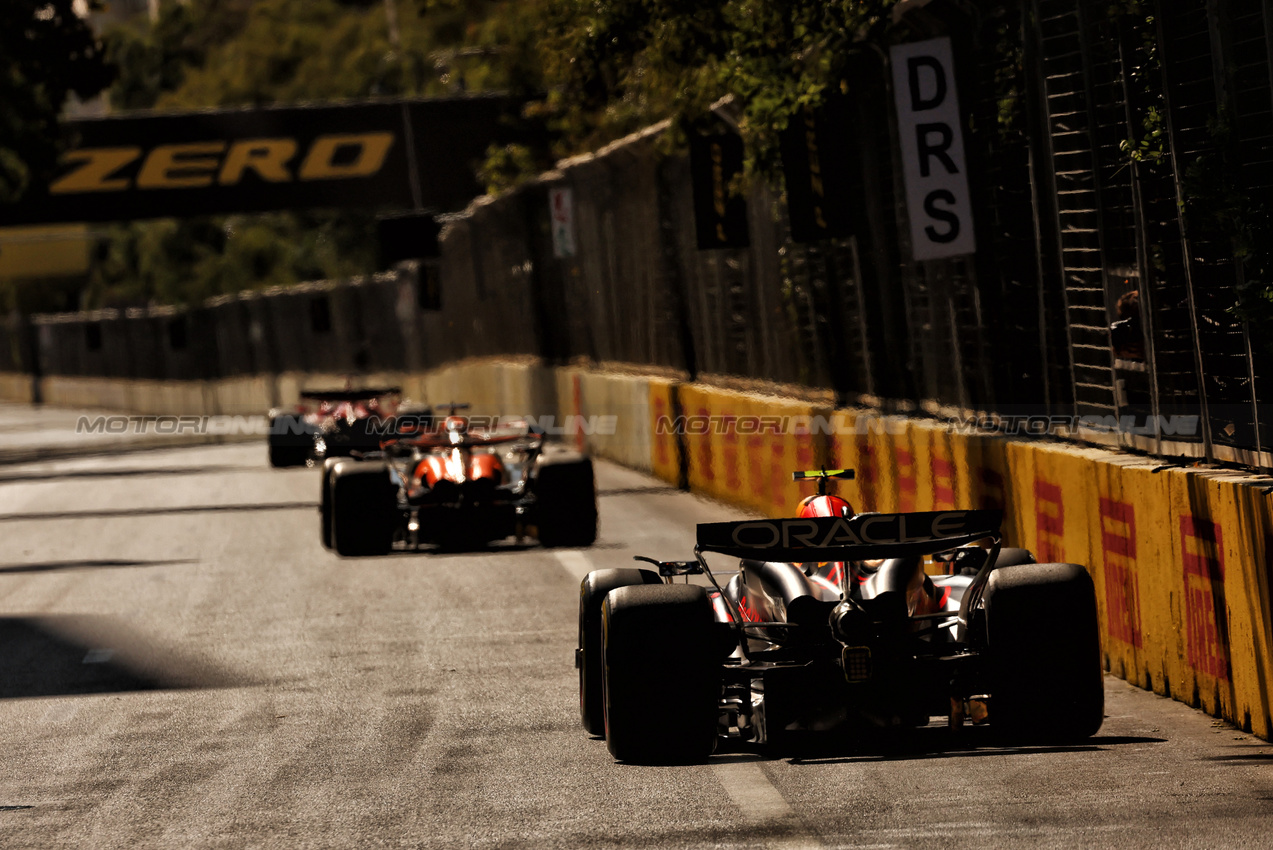 GP AZERBAIJAN, Sergio Perez (MEX) Red Bull Racing RB20.

15.09.2024. Formula 1 World Championship, Rd 17, Azerbaijan Grand Prix, Baku Street Circuit, Azerbaijan, Gara Day.

 - www.xpbimages.com, EMail: requests@xpbimages.com © Copyright: Coates / XPB Images