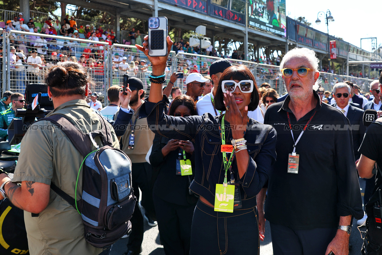 GP AZERBAIJAN, Naomi Campbell (GBR) e Flavio Briatore (ITA) Alpine F1 Team Executive Advisor on the grid.

15.09.2024. Formula 1 World Championship, Rd 17, Azerbaijan Grand Prix, Baku Street Circuit, Azerbaijan, Gara Day.

- www.xpbimages.com, EMail: requests@xpbimages.com © Copyright: Charniaux / XPB Images