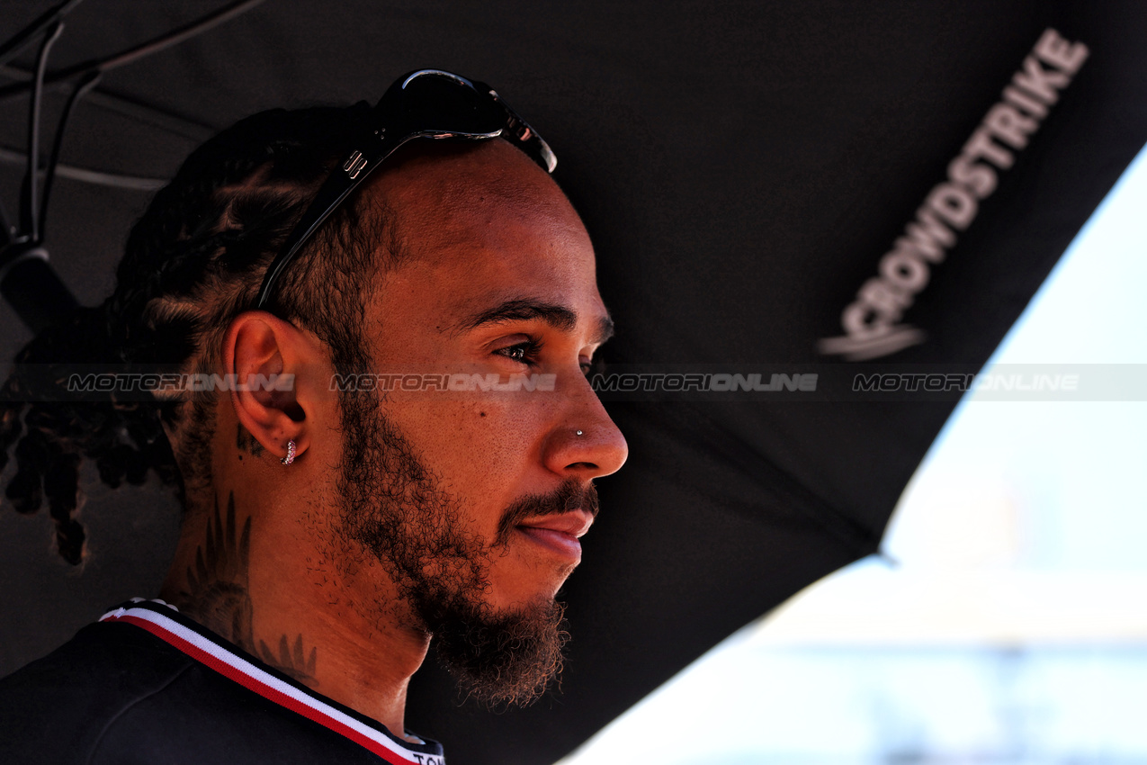 GP AZERBAIJAN, Lewis Hamilton (GBR) Mercedes AMG F1 on the drivers' parade.

15.09.2024. Formula 1 World Championship, Rd 17, Azerbaijan Grand Prix, Baku Street Circuit, Azerbaijan, Gara Day.

 - www.xpbimages.com, EMail: requests@xpbimages.com © Copyright: Coates / XPB Images