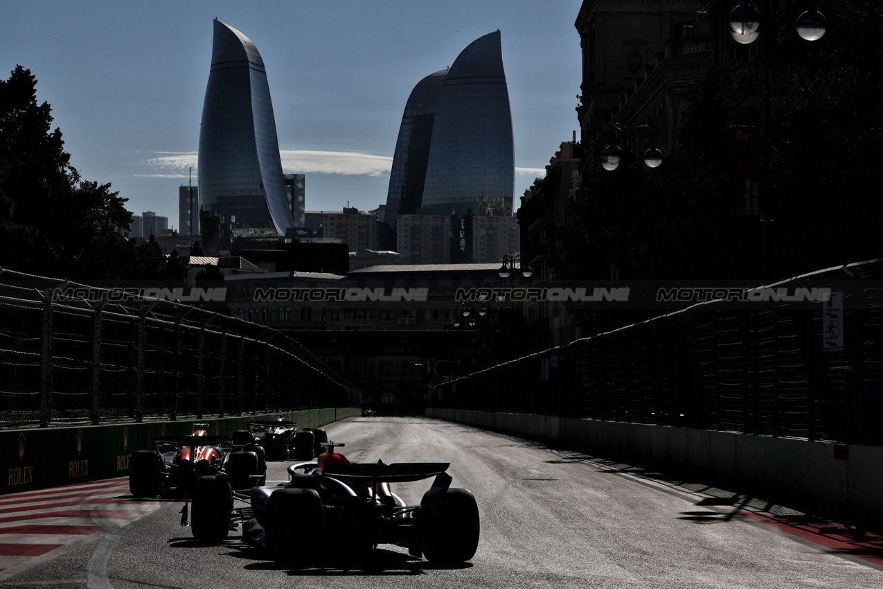 GP AZERBAIJAN, Max Verstappen (NLD) Red Bull Racing RB20.

15.09.2024. Formula 1 World Championship, Rd 17, Azerbaijan Grand Prix, Baku Street Circuit, Azerbaijan, Gara Day.

- www.xpbimages.com, EMail: requests@xpbimages.com © Copyright: Charniaux / XPB Images