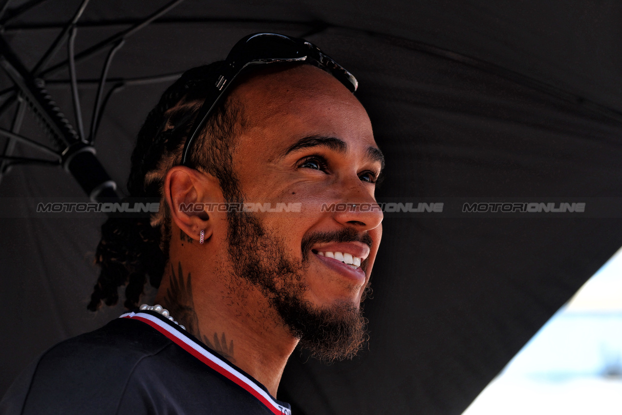 GP AZERBAIJAN, Lewis Hamilton (GBR) Mercedes AMG F1 on the drivers' parade.

15.09.2024. Formula 1 World Championship, Rd 17, Azerbaijan Grand Prix, Baku Street Circuit, Azerbaijan, Gara Day.

 - www.xpbimages.com, EMail: requests@xpbimages.com © Copyright: Coates / XPB Images