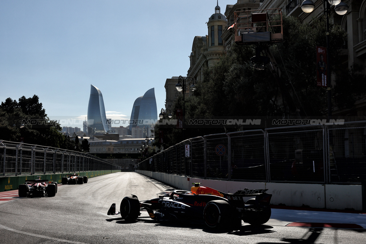 GP AZERBAIJAN, Sergio Perez (MEX) Red Bull Racing RB20.

15.09.2024. Formula 1 World Championship, Rd 17, Azerbaijan Grand Prix, Baku Street Circuit, Azerbaijan, Gara Day.

- www.xpbimages.com, EMail: requests@xpbimages.com © Copyright: Charniaux / XPB Images