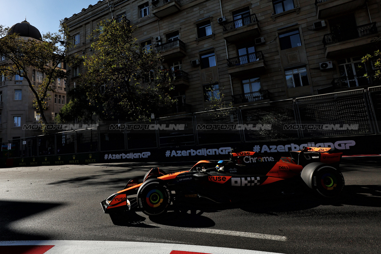 GP AZERBAIJAN, Oscar Piastri (AUS) McLaren MCL38.

15.09.2024. Formula 1 World Championship, Rd 17, Azerbaijan Grand Prix, Baku Street Circuit, Azerbaijan, Gara Day.

- www.xpbimages.com, EMail: requests@xpbimages.com © Copyright: Charniaux / XPB Images