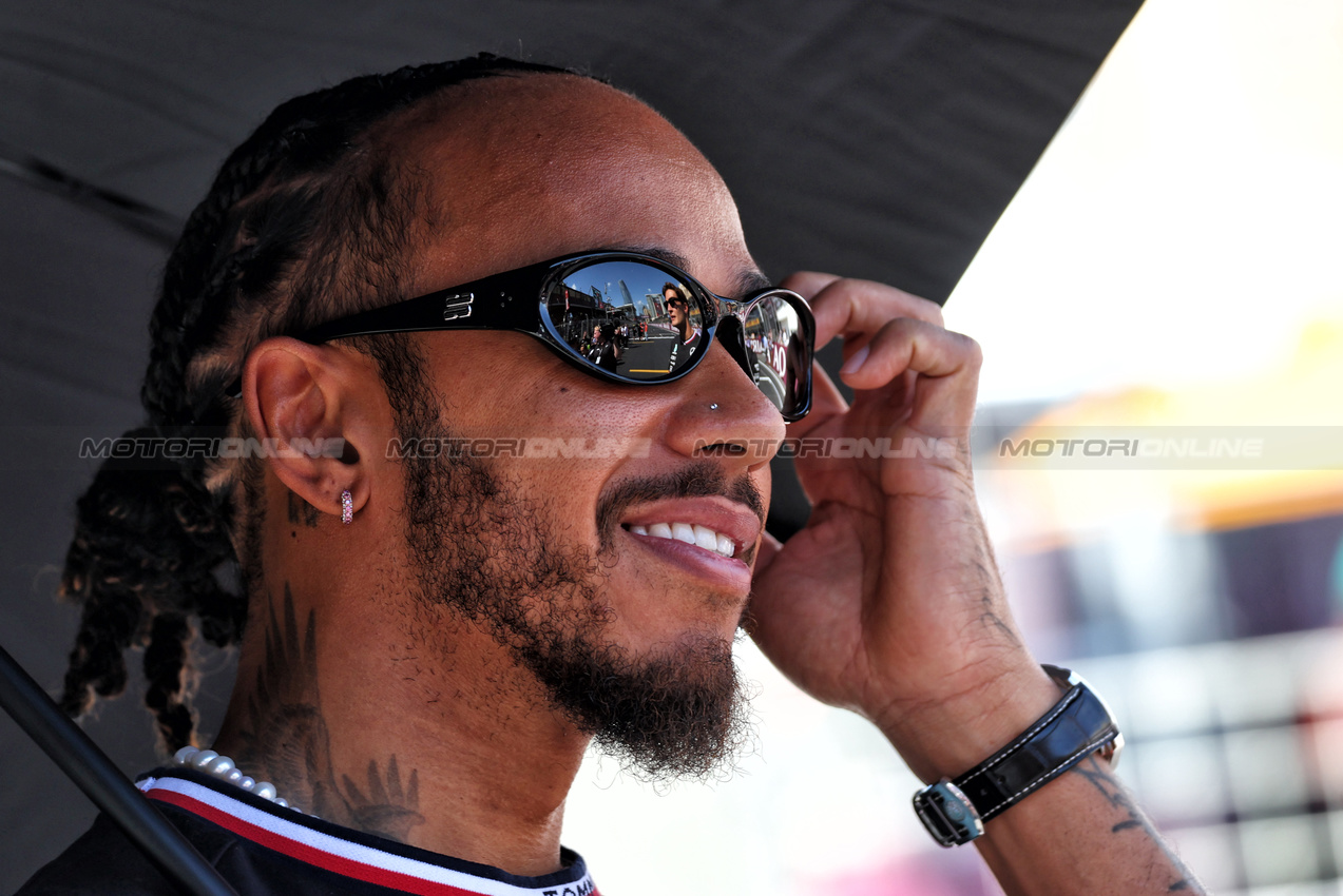 GP AZERBAIJAN, Lewis Hamilton (GBR) Mercedes AMG F1 on the drivers' parade.

15.09.2024. Formula 1 World Championship, Rd 17, Azerbaijan Grand Prix, Baku Street Circuit, Azerbaijan, Gara Day.

 - www.xpbimages.com, EMail: requests@xpbimages.com © Copyright: Coates / XPB Images