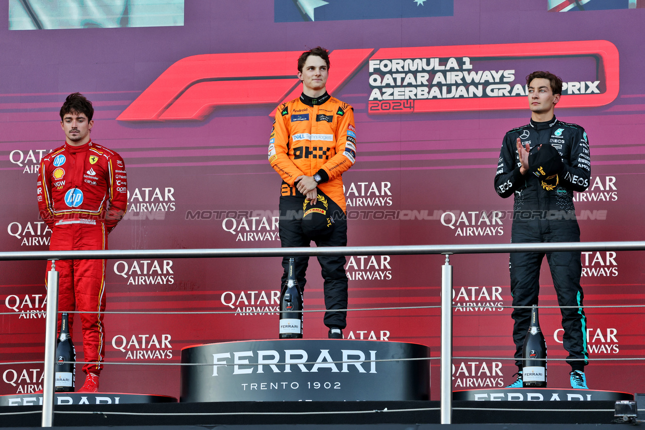 GP AZERBAIJAN, The podium (L to R): Charles Leclerc (MON) Ferrari, second; Oscar Piastri (AUS) McLaren, vincitore; George Russell (GBR) Mercedes AMG F1, third.

15.09.2024. Formula 1 World Championship, Rd 17, Azerbaijan Grand Prix, Baku Street Circuit, Azerbaijan, Gara Day.

- www.xpbimages.com, EMail: requests@xpbimages.com © Copyright: Batchelor / XPB Images