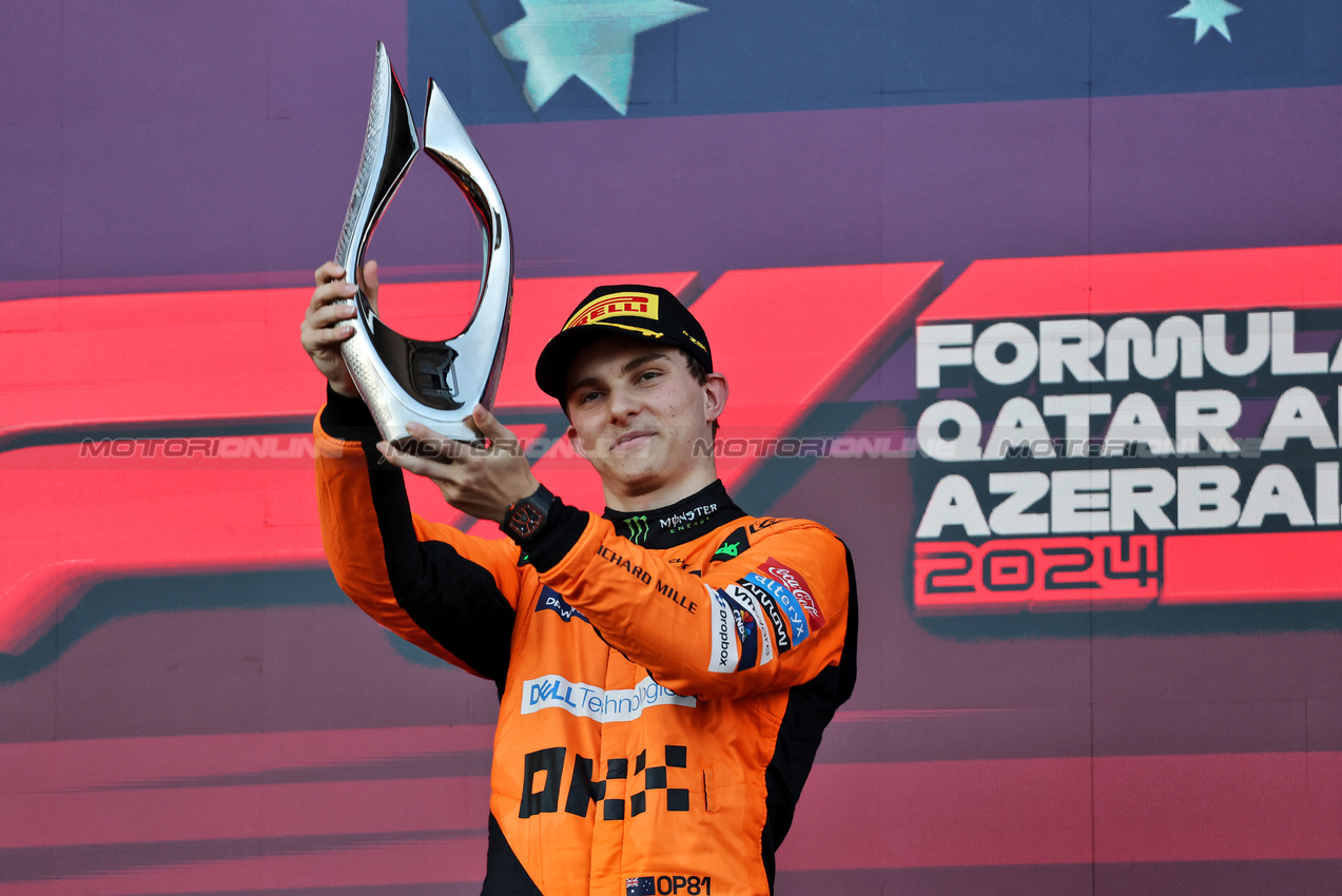 GP AZERBAIJAN, Gara winner Oscar Piastri (AUS) McLaren celebrates on the podium.

15.09.2024. Formula 1 World Championship, Rd 17, Azerbaijan Grand Prix, Baku Street Circuit, Azerbaijan, Gara Day.

- www.xpbimages.com, EMail: requests@xpbimages.com © Copyright: Batchelor / XPB Images