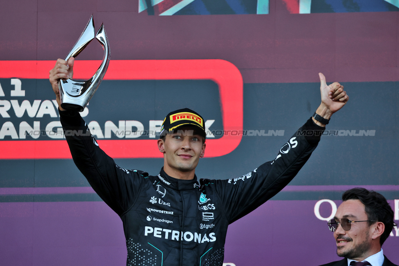 GP AZERBAIJAN, George Russell (GBR) Mercedes AMG F1 celebrates his third position on the podium.

15.09.2024. Formula 1 World Championship, Rd 17, Azerbaijan Grand Prix, Baku Street Circuit, Azerbaijan, Gara Day.

- www.xpbimages.com, EMail: requests@xpbimages.com © Copyright: Batchelor / XPB Images