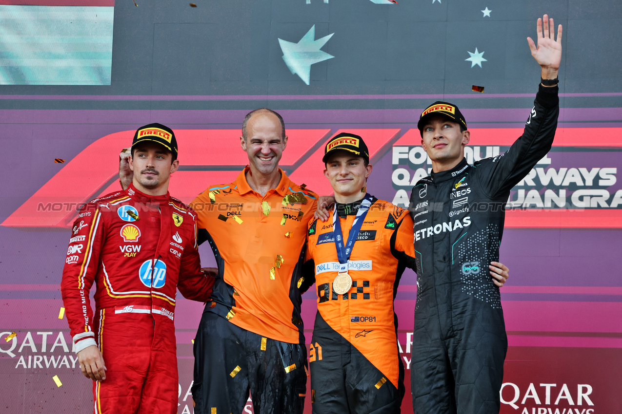 GP AZERBAIJAN, The podium (L to R): Charles Leclerc (MON) Ferrari, second; Tom Stallard (GBR) McLaren Gara Engineer; Oscar Piastri (AUS) McLaren, vincitore; George Russell (GBR) Mercedes AMG F1, third.

15.09.2024. Formula 1 World Championship, Rd 17, Azerbaijan Grand Prix, Baku Street Circuit, Azerbaijan, Gara Day.

- www.xpbimages.com, EMail: requests@xpbimages.com © Copyright: Batchelor / XPB Images