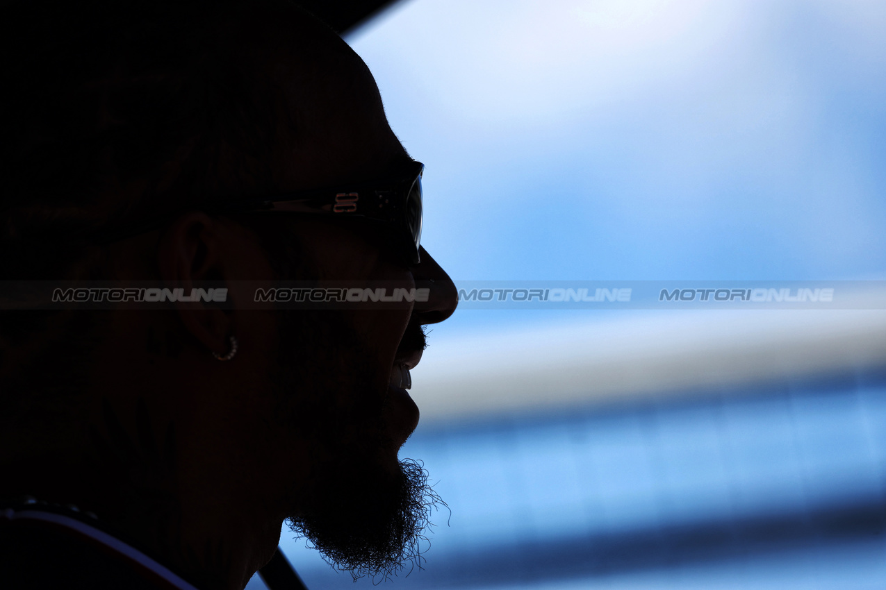 GP AZERBAIJAN, Lewis Hamilton (GBR) Mercedes AMG F1 on the drivers' parade.

15.09.2024. Formula 1 World Championship, Rd 17, Azerbaijan Grand Prix, Baku Street Circuit, Azerbaijan, Gara Day.

 - www.xpbimages.com, EMail: requests@xpbimages.com © Copyright: Coates / XPB Images