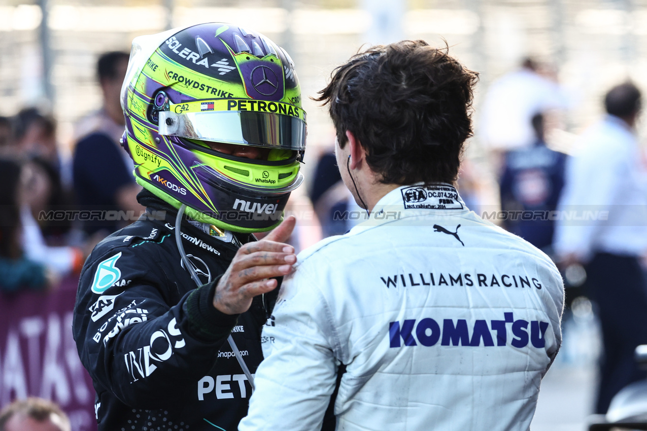 GP AZERBAIJAN, Lewis Hamilton (GBR), Mercedes AMG F1  Franco Colapinto (ARG), Williams  
15.09.2024. Formula 1 World Championship, Rd 17, Azerbaijan Grand Prix, Baku Street Circuit, Azerbaijan, Gara Day.
- www.xpbimages.com, EMail: requests@xpbimages.com © Copyright: Charniaux / XPB Images