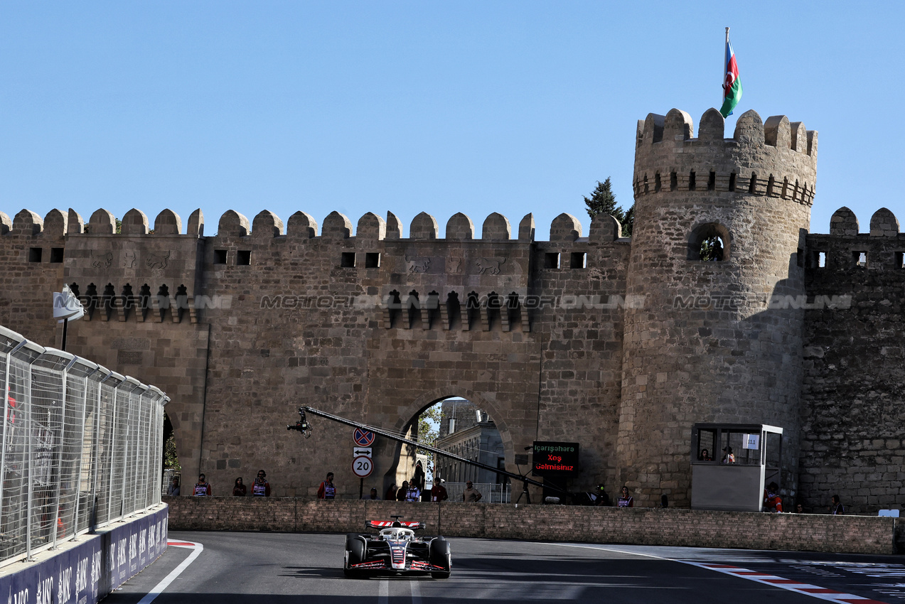 GP AZERBAIJAN, Oliver Bearman (GBR) Haas VF-24.

15.09.2024. Formula 1 World Championship, Rd 17, Azerbaijan Grand Prix, Baku Street Circuit, Azerbaijan, Gara Day.

- www.xpbimages.com, EMail: requests@xpbimages.com © Copyright: Bearne / XPB Images