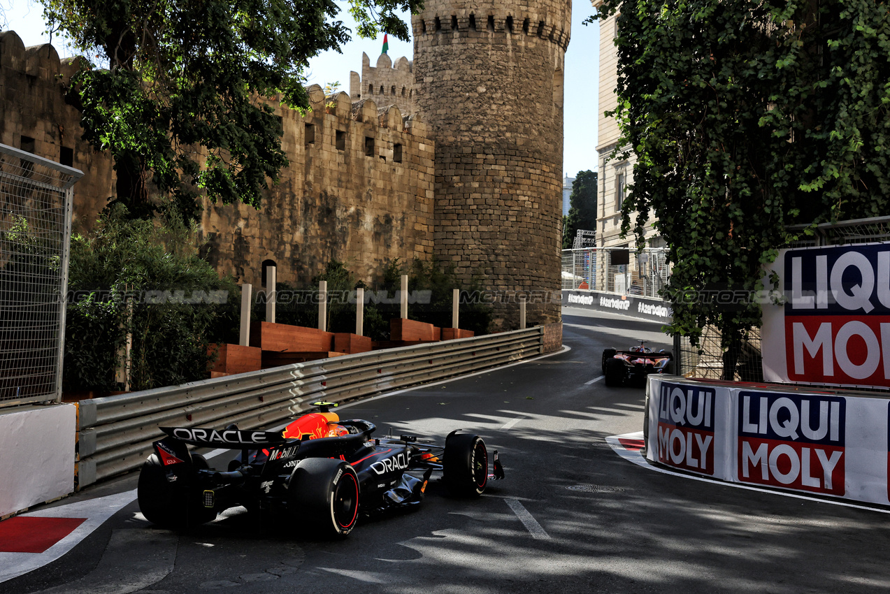 GP AZERBAIJAN, Sergio Perez (MEX) Red Bull Racing RB20.

15.09.2024. Formula 1 World Championship, Rd 17, Azerbaijan Grand Prix, Baku Street Circuit, Azerbaijan, Gara Day.

- www.xpbimages.com, EMail: requests@xpbimages.com © Copyright: Bearne / XPB Images