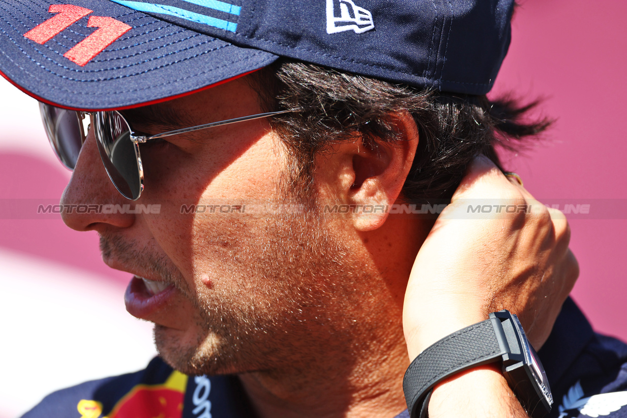 GP AZERBAIJAN, Sergio Perez (MEX) Red Bull Racing on the drivers' parade.

15.09.2024. Formula 1 World Championship, Rd 17, Azerbaijan Grand Prix, Baku Street Circuit, Azerbaijan, Gara Day.

 - www.xpbimages.com, EMail: requests@xpbimages.com © Copyright: Coates / XPB Images