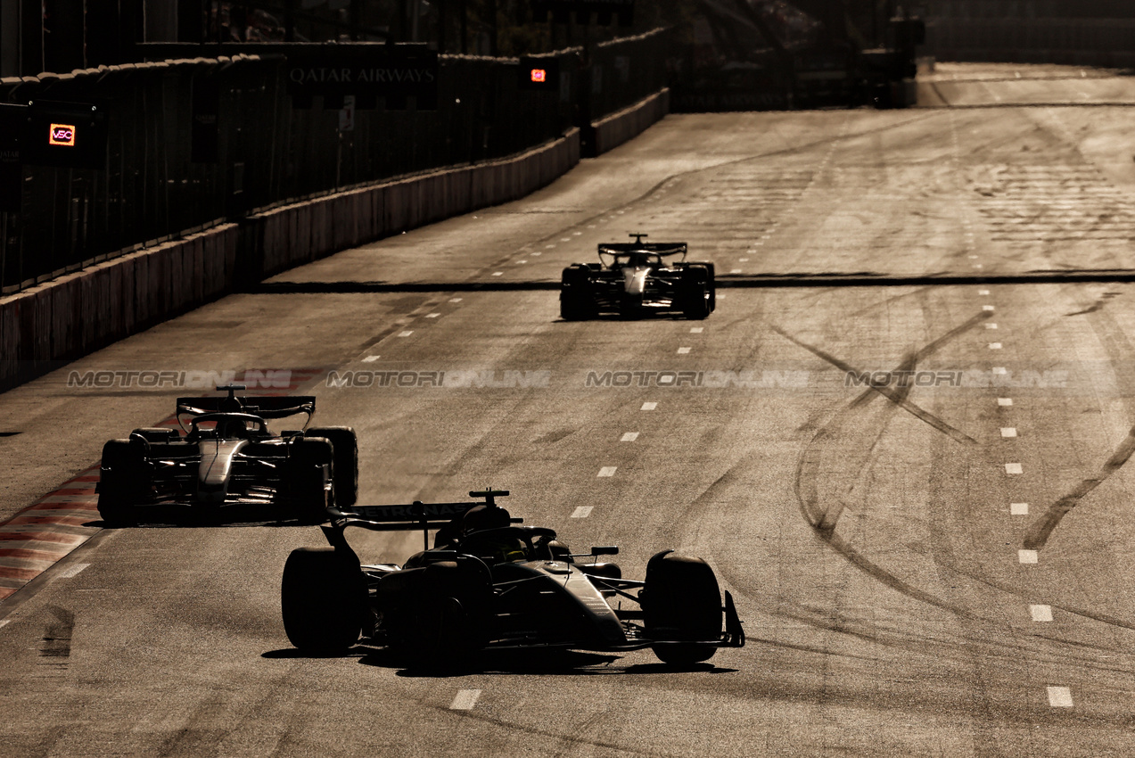 GP AZERBAIJAN, Lewis Hamilton (GBR) Mercedes AMG F1 W15.

15.09.2024. Formula 1 World Championship, Rd 17, Azerbaijan Grand Prix, Baku Street Circuit, Azerbaijan, Gara Day.

 - www.xpbimages.com, EMail: requests@xpbimages.com © Copyright: Coates / XPB Images